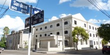 Sede de la Facultad, esquina de calles Salta y San Juan.